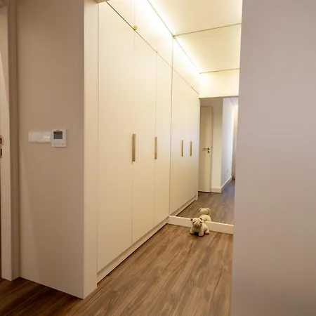 Apartment Music Ii *